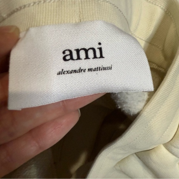 Ami Cream Pocket Detail - Picture 12 of 16